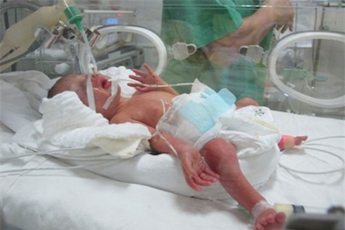 Xúc động bài thơ Nín đi con gửi tặng con trai thiếu úy Huyền Trâm - Ảnh 2.