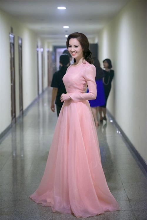 Thời trang, Á hậu Thụy Vân, MC, Á hậu, Chuyển động 24h, VTV, truyền hình