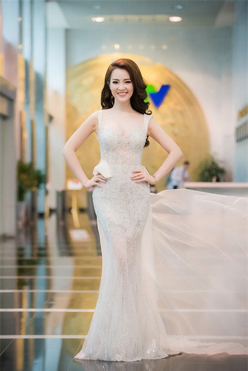 Thời trang, Á hậu Thụy Vân, MC, Á hậu, Chuyển động 24h, VTV, truyền hình