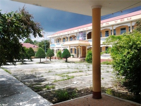 
Trường THCS Nguyễn Du là một ngôi trường khá hoành tráng ở địa phương.
