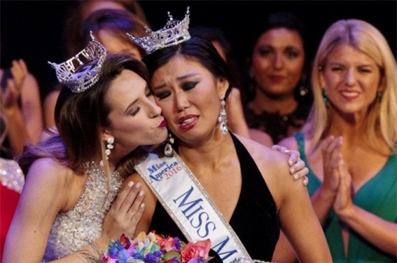 Khoảnh khăc đăng quang kém duyên của tân Hoa hậu Michigan, Mỹ 9