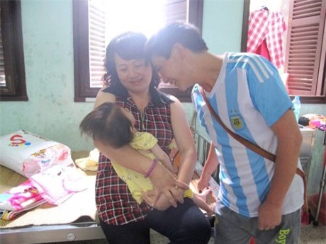 Hành trình kỳ diệu thay da đổi thịt của bé gái 14 tháng tuổi chỉ nặng 3,5kg