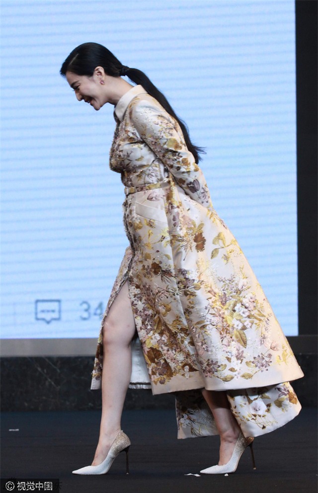 Phạm Băng Băng ngượng chín mặt vì chiếc váy phản chủ ngay tại sự kiện - Ảnh 5.