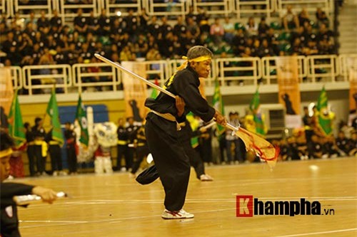 Võ sư Việt một chân múa đại đao lại “gây sốt” - 3