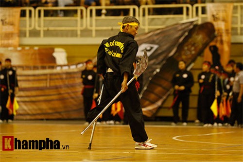 Võ sư Việt một chân múa đại đao lại “gây sốt” - 7