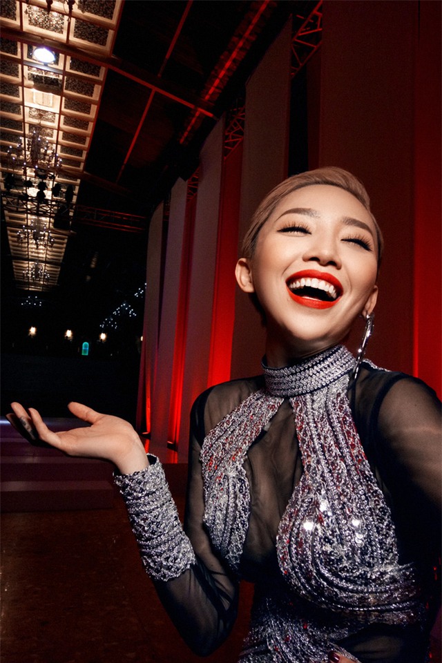 Tóc Tiên mặc gợi cảm, quyến rũ tại hậu trường The Face - Ảnh 2.