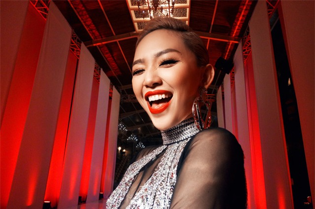 Tóc Tiên mặc gợi cảm, quyến rũ tại hậu trường The Face - Ảnh 7.