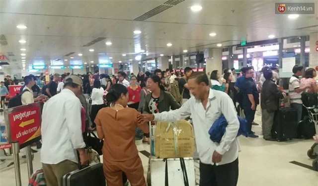 Toàn bộ màn hình tại sân bay Nội Bài được tắt hết sau sự cố bị chèn nội dung xuyên tạc về biển Đông - Ảnh 9.