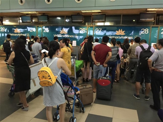 Màn hình sân bay bị tấn công, ​dữ liệu khách hàng Lotusmiles gặp nguy - Ảnh 1.