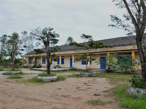 tam su buon cua hieu truong truong chi co 2 hoc sinh tot nghiep - 1