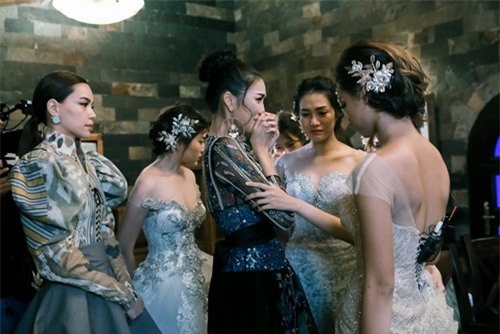 3 lan bi Pham Huong loai hoc tro Lan Khue khoc nghen-Hinh-2