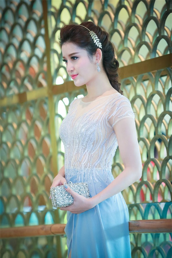 Kỳ Duyên, Huyền My, hút thuốc