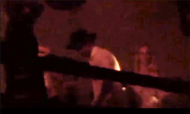 Ronaldo ôm hôn đắm đuối mỹ nhân tóc vàng bí ẩn - Ảnh 6.