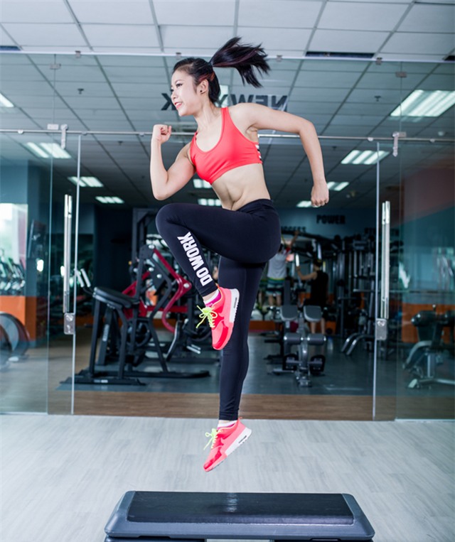 Con gai tap gym co so co bap nhu con trai? hinh anh 2