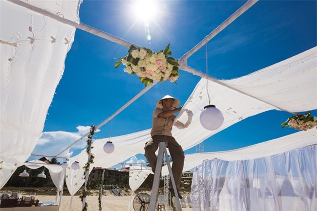 Khong gian tiec cuoi tren bai bien cua Ha Anh va chong Tay hinh anh 3