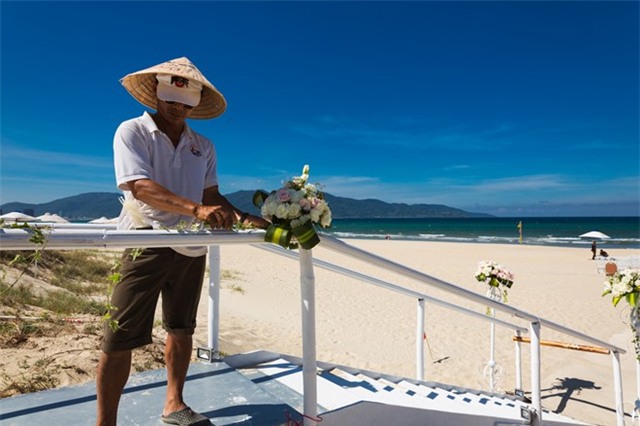 Khong gian tiec cuoi tren bai bien cua Ha Anh va chong Tay hinh anh 4