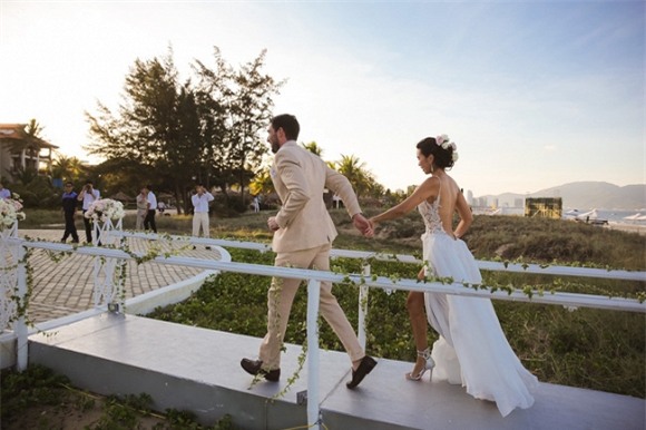 Hà Anh được ông xã Tây rước dâu bằng trực thăng trong hôn lễ ở biển 0