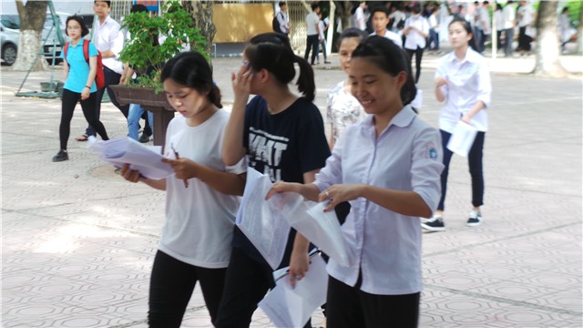 Thí sinh tham dự kì thi THPT quốc gia 2016 tại Hà Nội