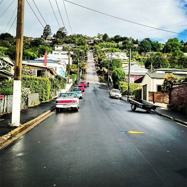 Con phố dốc nhất thế giới trở thành điểm check-in siêu hot trên Instagram - Ảnh 2.