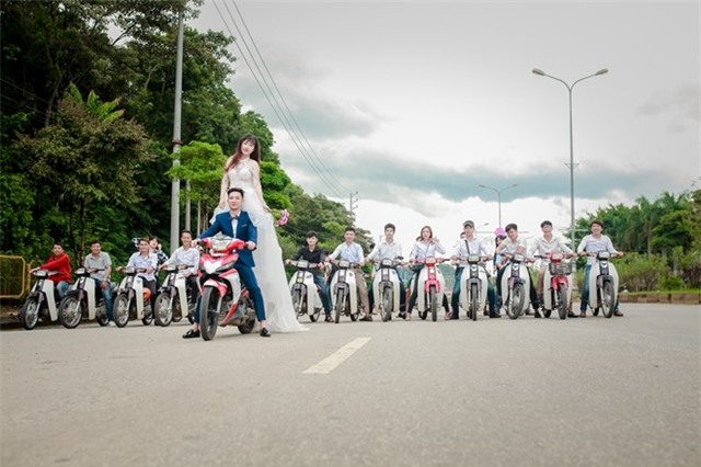 Anh cuoi khong doi mu bao hiem ben dan xe Dream gay bat binh hinh anh 3