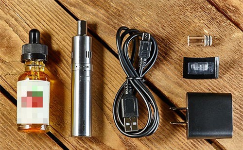 hut thuoc la dien tu de cai thuoc va cai ket dang long cua nam thanh nien 27 tuoi - 1