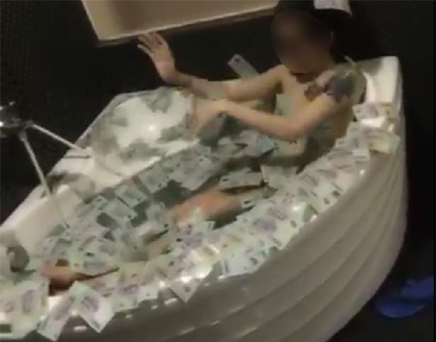 Thieu nu tam minh trong nhieu to tien 500.000 dong co the bi xu ly nhu nao?