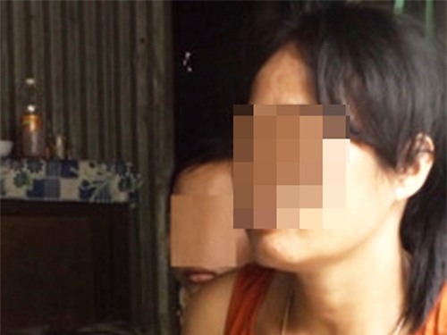 con re vao phong me vo trom tien, lai con dinh gio tro doi bai - 1