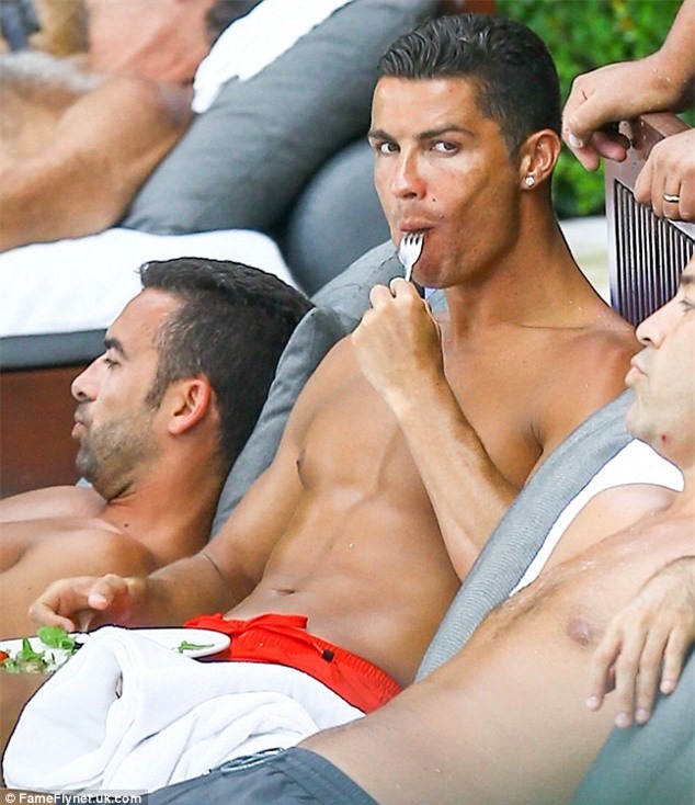 Can canh co the hoan hao va san chac cua Ronaldo hinh anh 10