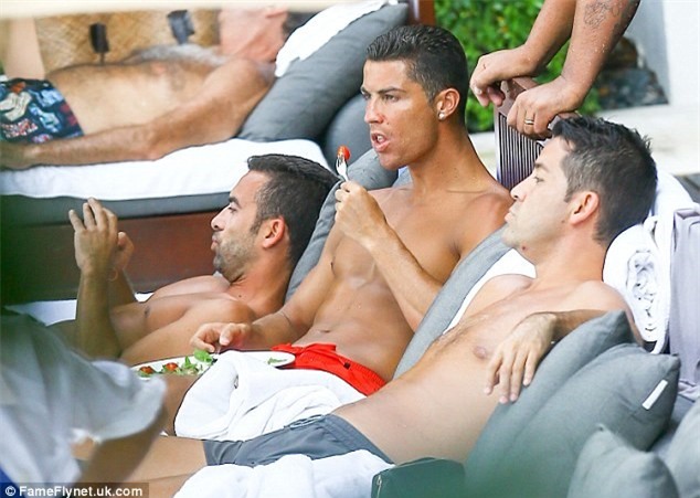 Can canh co the hoan hao va san chac cua Ronaldo hinh anh 11