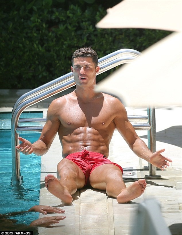 Can canh co the hoan hao va san chac cua Ronaldo hinh anh 4