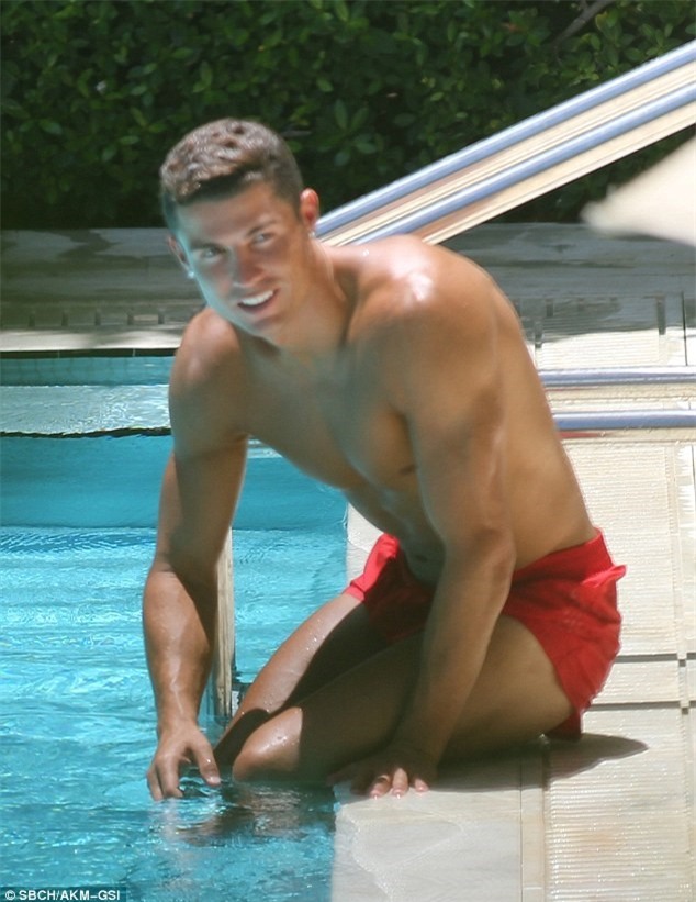 Can canh co the hoan hao va san chac cua Ronaldo hinh anh 5