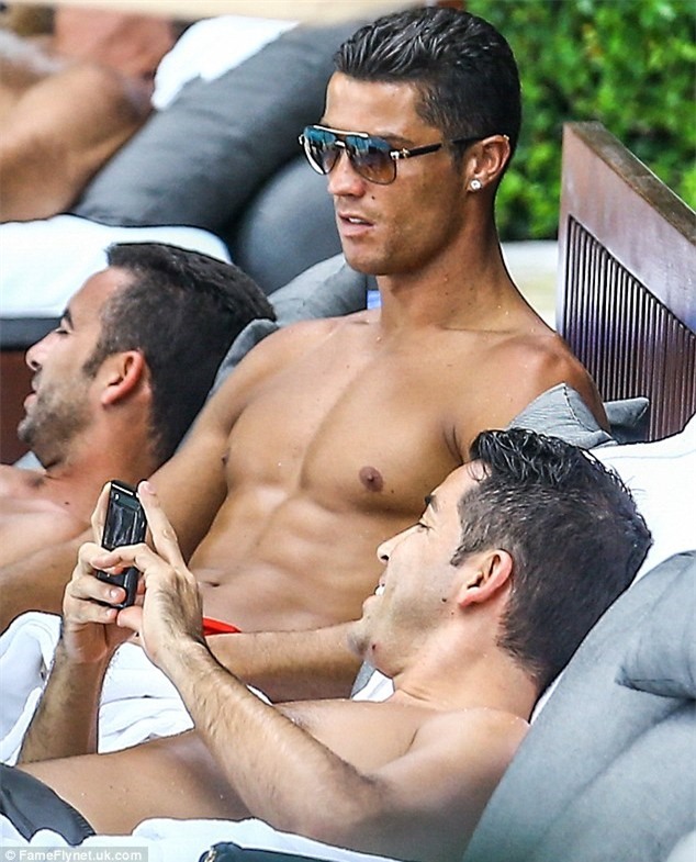 Can canh co the hoan hao va san chac cua Ronaldo hinh anh 9