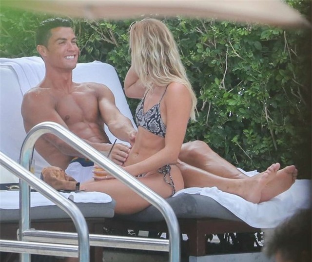 Ronaldo om hon nguoi tinh moi ben be boi hinh anh 5