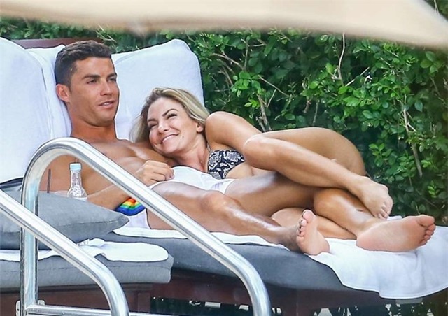 Ronaldo om hon nguoi tinh moi ben be boi hinh anh 7