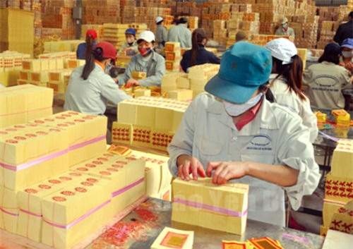 Giấy vàng mã đem lại doanh thu hàng trăm tỷ đồng cho công ty. Ảnh: Báo Yên Bái