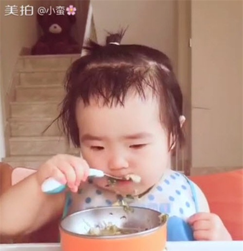 day chinh la co be hau an dang khien cac me bim sua “phat them” - 4