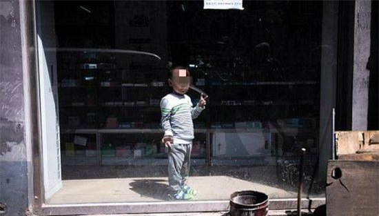 Người mẹ bị kết án 3 năm tù vì bán đi 2 đứa con ruột - Ảnh 2.