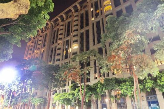 Chưa tìm mua được biệt thự, Hoắc Kiến Hoa sống ở nhà vợ 1