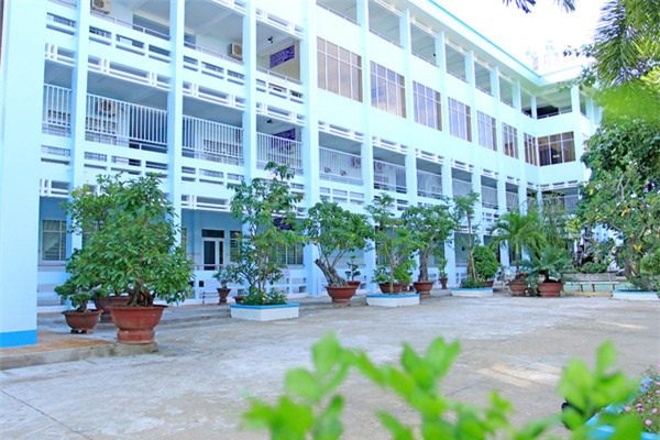 Mổ đẻ làm gãy đùi trẻ sơ sinh, bác sỹ nói trẻ bị dị tật bẩm sinh?