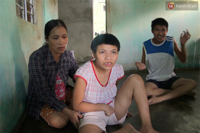 Người phụ nữ nhốt 2 con trong chuồng: “25 năm nay tôi chỉ mong được một lần được nghe tiếng gọi mẹ” - Ảnh 2.