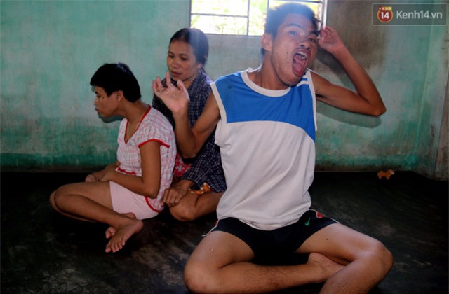 Người phụ nữ nhốt 2 con trong chuồng: “25 năm nay tôi chỉ mong được một lần được nghe tiếng gọi mẹ” - Ảnh 11.