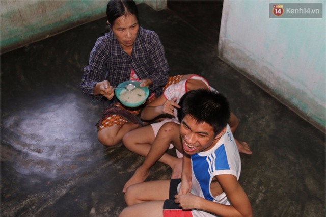 Người phụ nữ nhốt 2 con trong chuồng: “25 năm nay tôi chỉ mong được một lần được nghe tiếng gọi mẹ” - Ảnh 20.