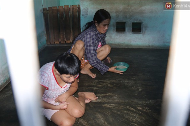 Người phụ nữ nhốt 2 con trong chuồng: “25 năm nay tôi chỉ mong được một lần được nghe tiếng gọi mẹ” - Ảnh 8.