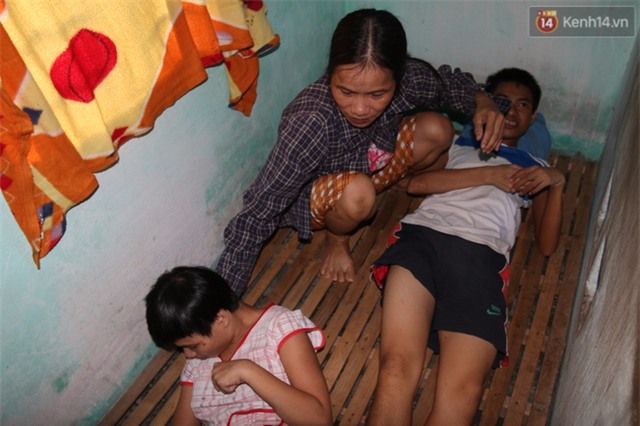 Người phụ nữ nhốt 2 con trong chuồng: “25 năm nay tôi chỉ mong được một lần được nghe tiếng gọi mẹ” - Ảnh 9.