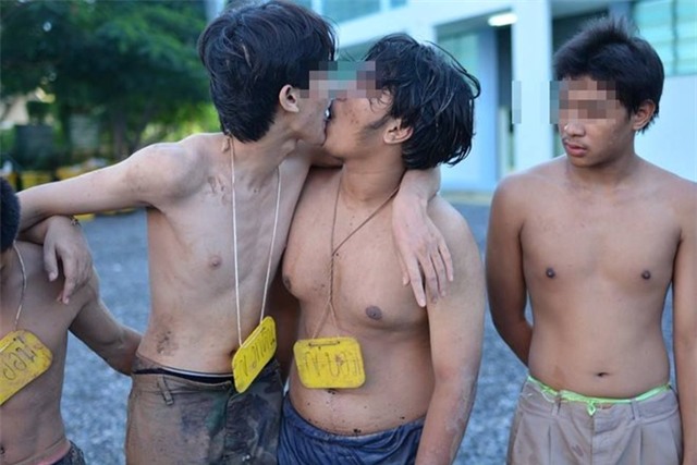 Man chao don tan sinh vien gay bat binh tai Thai Lan hinh anh 11