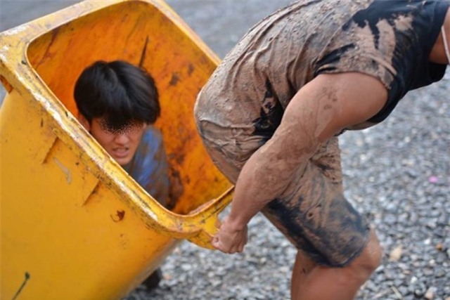 Man chao don tan sinh vien gay bat binh tai Thai Lan hinh anh 6