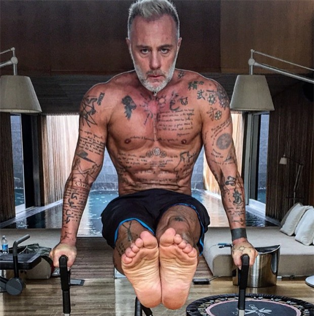 Người đàn ông 49 tuổi khiến cả thế giới kinh ngạc bởi thân hình quyến rũ, tràn đầy năng lượng - Ảnh 4.