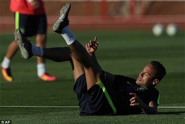 Hình xăm đặc biệt của Neymar bị đồng đội nhái lại - Ảnh 6.