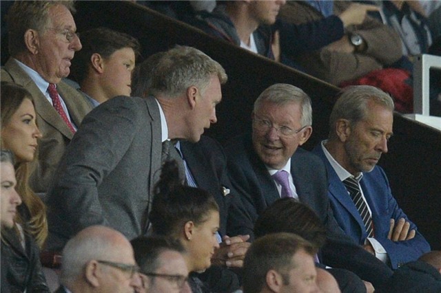 Sir Alex, David Moyes chung kien tran dau tri an Rooney hinh anh 1