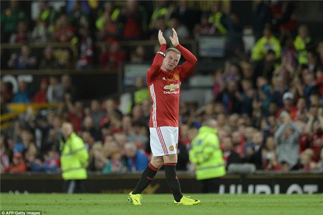 Sir Alex, David Moyes chung kien tran dau tri an Rooney hinh anh 10